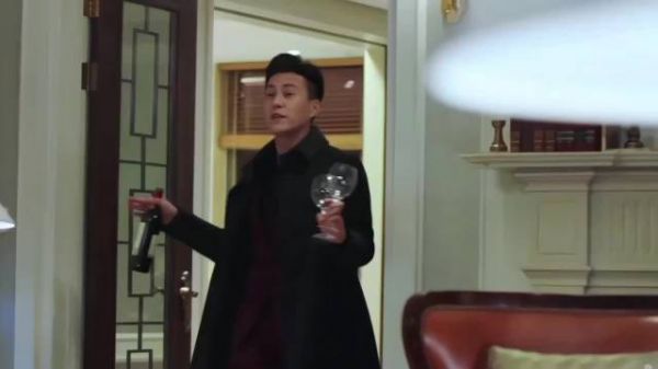 贺涵54套造型背后造型师闵塔鲨