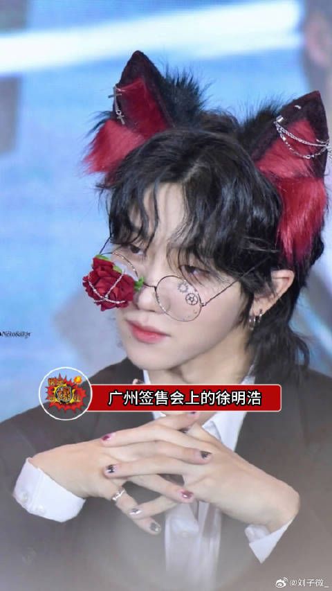 广州签售会上的徐明浩，神图再一次诞生，伟大的德文卷毛猫咪！