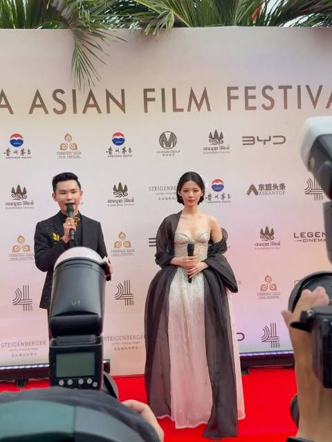 女神降临了！杨超越闪耀柬埔寨中