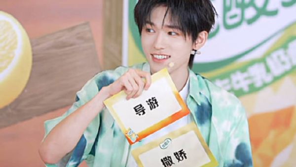 宋亚轩撒娇模仿导游，刘耀文赞叹观察力