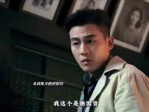 前期有多怯懦怕疼，受刑时就有多坚韧，梁洁用细微的肢体痉挛…