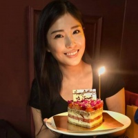 香港女星周家蔚43岁生日状态惊艳，20年闺蜜团罕见同框，姚子羚到贺