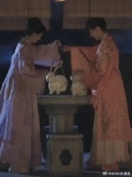 做姑娘的时候才是最幸福的，等做了大娘子可就没那么轻松了