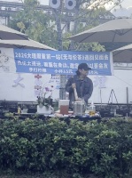 大理才村码头现‘野生周杰伦’，柠檬茶摊主侧脸酷似本人