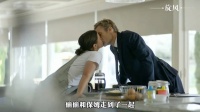 丈夫暗地里操控妻子，还把保姆情人藏在家中