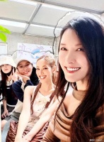 谢楠晒姐妹聚会vlog，全程举手机拍闺蜜，自己很少露出正脸