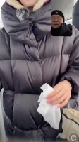 周冬雨录制《花儿与少年》被鸟屎砸中，不停擦