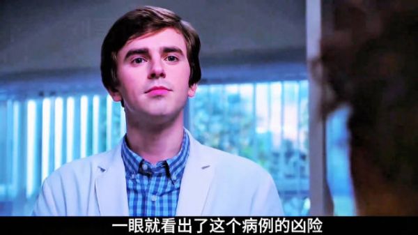 天才医生明明实力过硬，却因偏见连手术台都上不了，含泪那一幕太心酸！