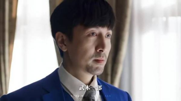 头次见一个人演完一部谍战剧！