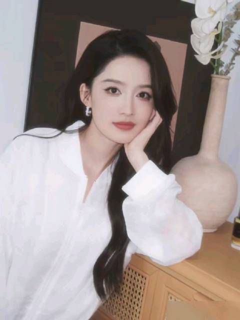 李沁进入金鹰奖第二阶段大名单，此前被传落选