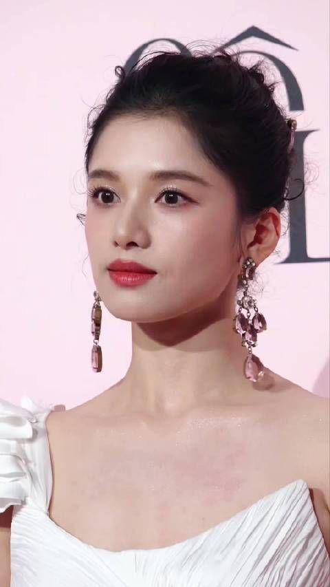婧仪高清怼脸镜头，这是什么神仙颜值？太有辩识度了