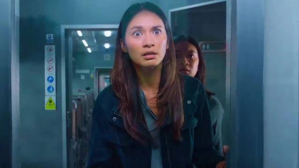女人惊恐的发现，火车的5号车厢竟然消失不见了