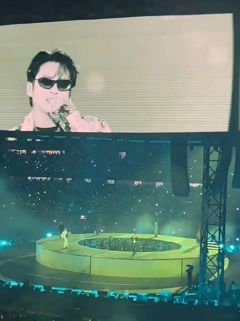 今天穿新服装了 260827 BTS世巡 芝加哥演唱会Day1 ‪‬