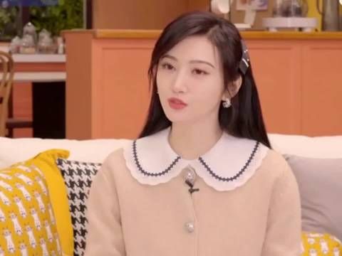 景甜谈爱情观，爱情是最奢侈，最纯粹的，相爱与分手都需要勇气