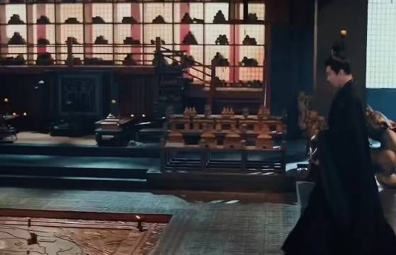 脚踏山河的中原之主 发现别人都不能踩地图，只有他踩哈哈哈