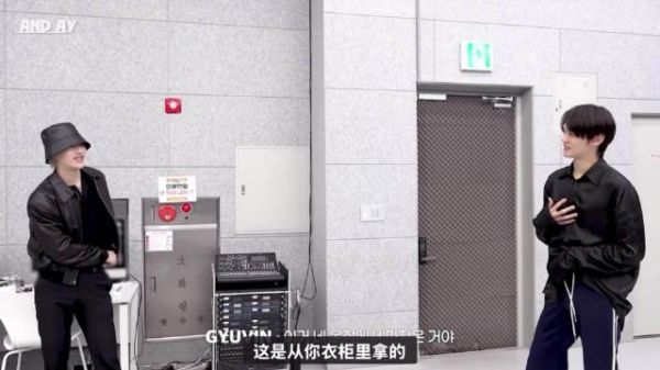 因为提前来了所以在旁边坐成一小颗等的练习结束