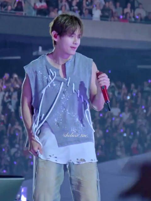 BTS芝加哥演唱会首日，金泰亨挑战Rap