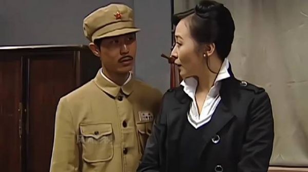 鬼子特务冒充八路军刺杀女人，不料女人竟这样机智自救 《猎鹰1949》