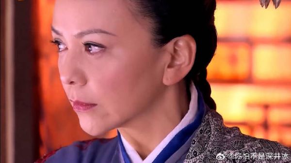 夫人为掩盖罪行，给丫鬟眼神暗示，丫鬟情愿当她替罪羊