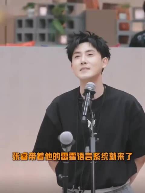 本来focus舞台实力，结果被三人同款长脸吸引，意外发现小细节