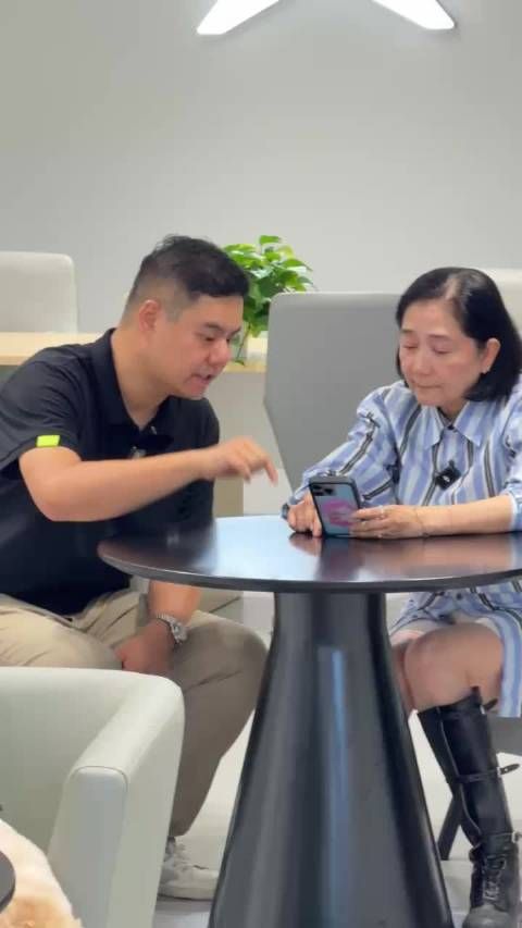 欧阳娜娜安利妈妈买小鹏MONA，提车需等一个多月