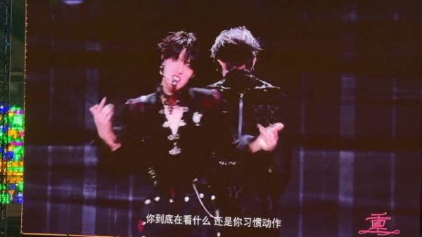 张泽禹张极TOP演唱会day3演唱《三点钟》双人合作舞台