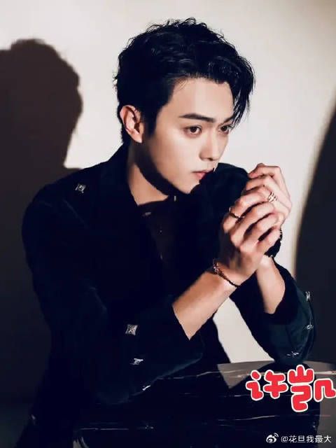 顾燕帧在全校同学面前表白…… 谢良辰要炸了