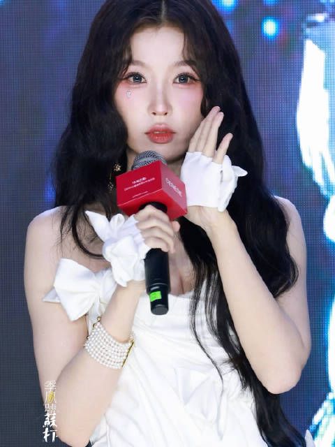 “你们穿得这么漂亮都好好打卡了吗”