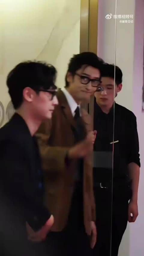 王传君王啸坤披哥组队唱跳，排练趣事引期待