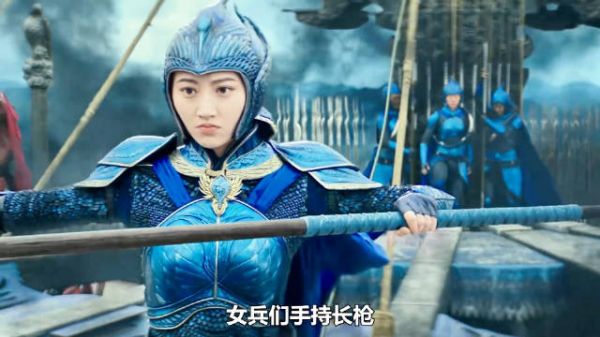 一身冰蓝战甲，景甜演绎飒爽守城女将！