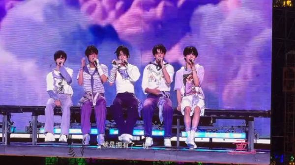 朱志鑫、张泽禹、张极、左航、苏新皓 新歌《TOP的第一首抒情歌》舞台，好听！