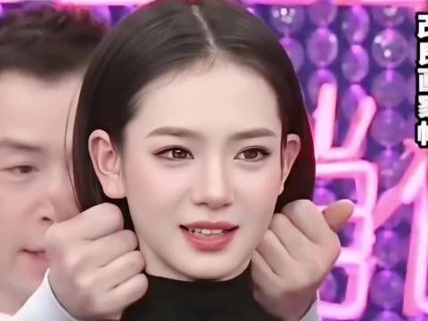 小小的脸上全是漂亮的五官，妥妥的人间芭比 颜值 | 戚薇