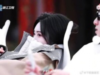 爱让人变成小孩