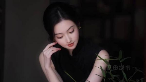景甜的前半生，是一部资本砸出的童话，刚出道资源堪称顶配！