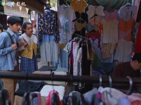 大学生靠卖塑料袋赚到第一桶金 小巷人家 黄玲 宋莹