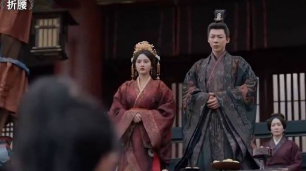 折腰：苏娥皇开始为了权力为自己寻求夫君，魏劭再一次向小乔求婚
