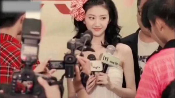 谁还记得“人间富贵花”一开始是景甜的黑称，早期真的灵性十足