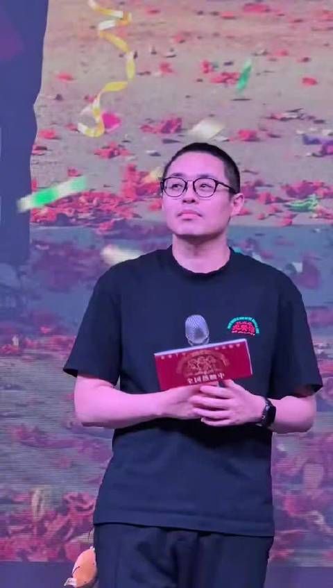没有文牧野我早就从龙餐馆里走出来了！文牧野这么一说我全想起来了