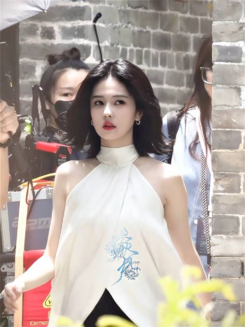 这个王韵娜劲劲的，让我们燥候《开到荼蘼》