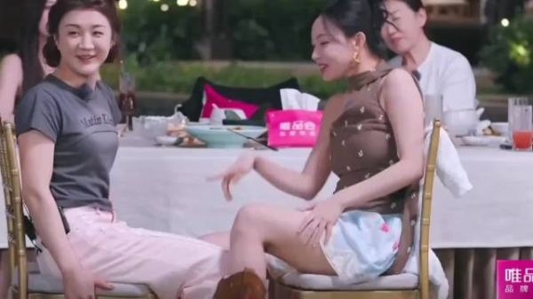 “优秀的黄圣依程潇陈梦比腿力，充分展示体育生和舞蹈生的区别”