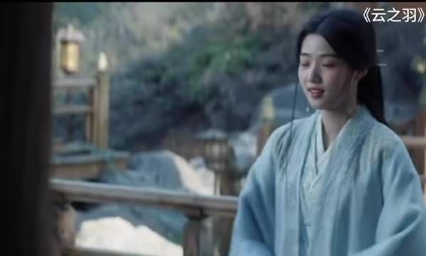 宫三用开水浇花得意邀哥同笑，见哥脸色秒收笑