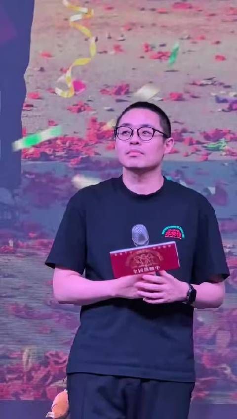 龙餐馆里的温柔遗憾，擦不掉的血痕