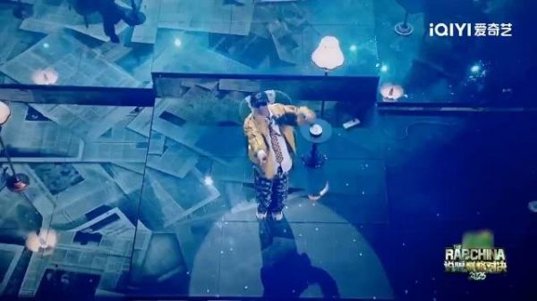 严浩翔潜入rapper观赛区,找到最佳观赏位