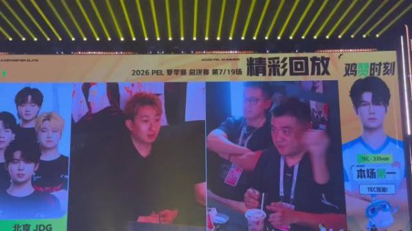 谁能拒绝伞兵的胜利名场面，赢下比赛张开双臂太有感染力，酷毙了！