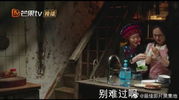母亲回来看望留守孩子 可没想到孩子却和自己一点都不亲