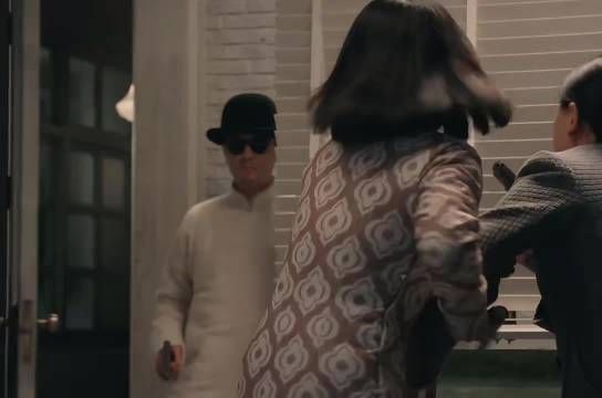 原来杜黄桥是76号的鲨手，上一秒还要娶她，下一秒就派人来鲨了她， 醒来