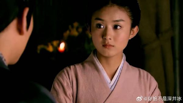 姑娘把鸡腿让给王爷吃，王爷为让她吃，称后半辈子要她照顾
