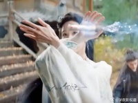 “看完这段的时候，我的表情和雾妄言一样，嘴角比AK还难压”