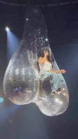 墓姐Kacey Musgraves 演唱会迪斯科球怎么看起来怪怪的