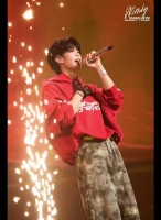 王赫野WINDY巡回演唱会成都站开唱，演唱致你大风吹等金曲